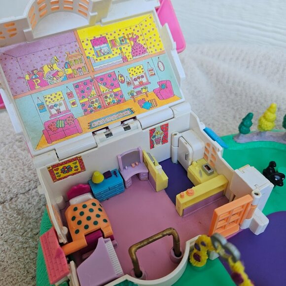 Polly Pocket Vintage 1996 Magical Movin Pollyville Playset Boutique House Toy - Picture 11 of 14